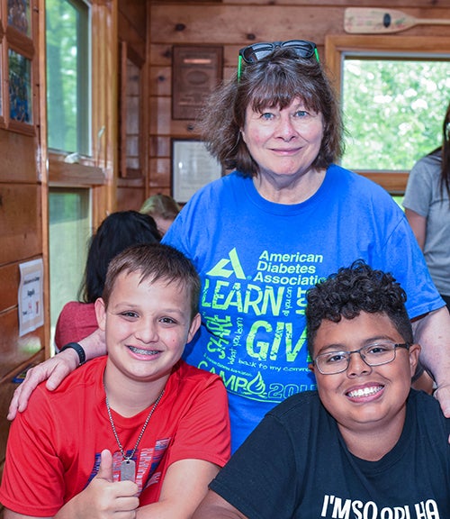 Laurie Quinn with campers in cabin