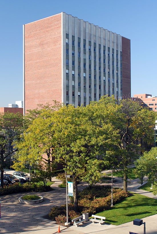 Exterior of UIC College of Nursing building in Chicago