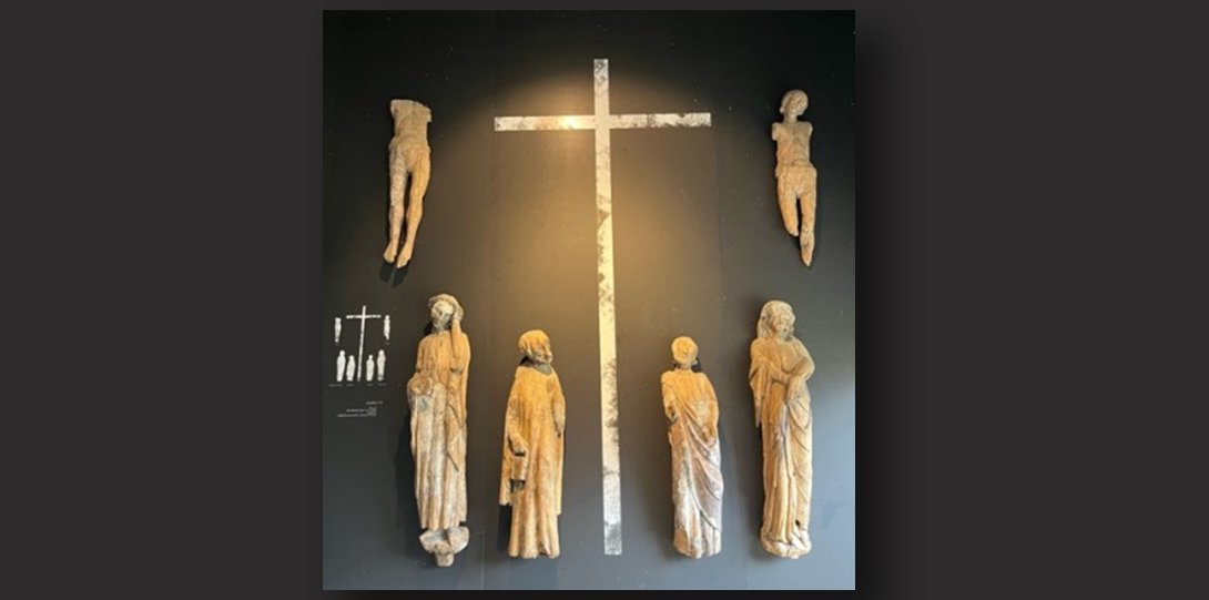 plaster figures around a cross