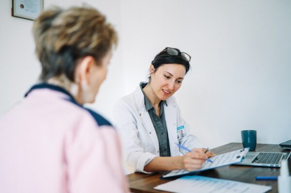 nurse asking patient questions